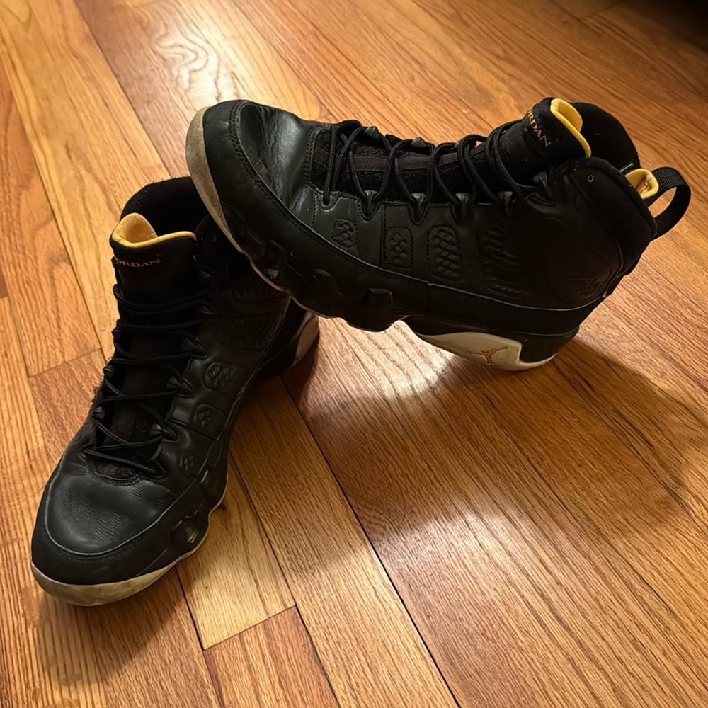 Air Jordan 9 Retro Circus. Men’s Sz 9
